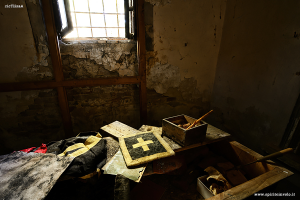 Paramenti sacri nella chiesa dei cipressi