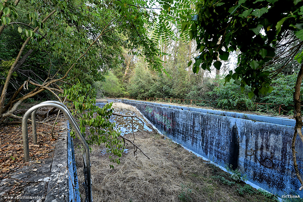 Piscina nel villino abbandonato
