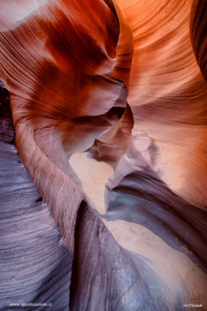 Sinuose e colorate rocce dell'Antelope Canyon