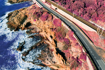 Strada e ferrovia viste dal drone con infrarosso