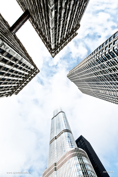 Grattacieli a Chicago visti dal basso