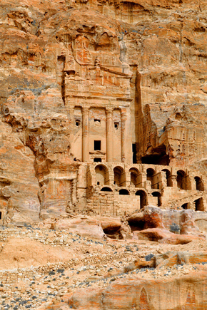 La Tomba dell'urna a Petra in Giordania