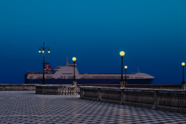 Gazebo illuminato alla Terrazza Mascagni a Livorno