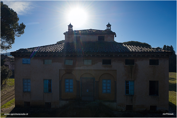 Foto con drone di Villa Bottini in Toscana