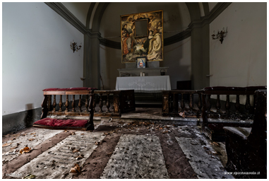 Altare della cappella nel parco