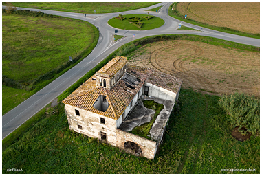 Casa sulla rotatoria vista dal drone