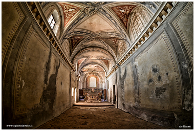 Interno della chiesa di pietra