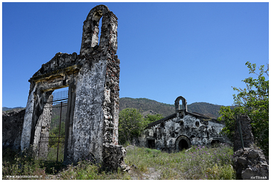 Facciata della Chiesa abbandonata dello Spirito Santo a Francavilla di Sicilia