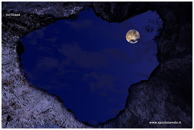 Fotografia del Cementificio di Torano e del buco della luna