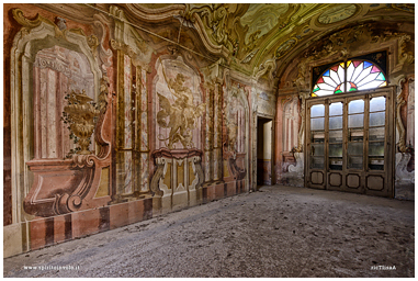 Foto di un salone di Palazzo Torti in Emilia Romagna