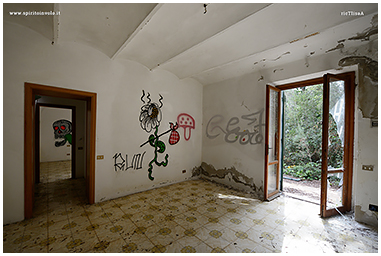 Fotografia di murales all Villa del nulla