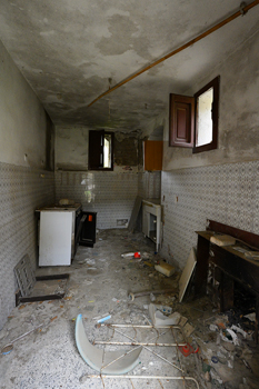 Cucina abbandonate a Alianello vecchio