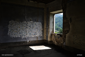 Foto di stanza con finestra a Bugnano