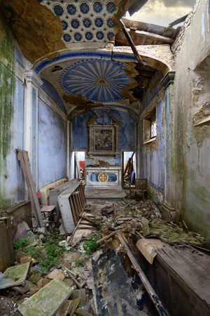 Teeto crollato nella cappella blu