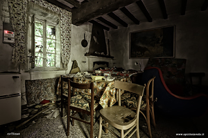 Cucina nella casa abbandonata di Babbo Natale