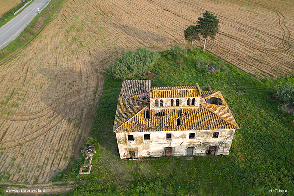 Casa sulla rotatoria vista dal drone