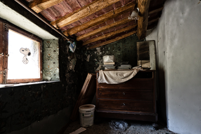 Monile nella soffitta del casolare abbandonato