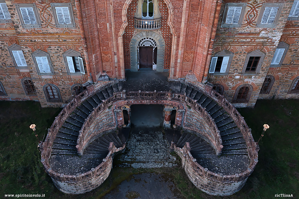 Il castello di Sammezzano visto dal drone
