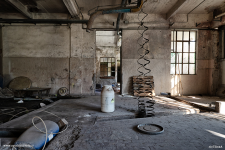 Attrezzi da lavoro nella fabbrica di ceramica Vaccari