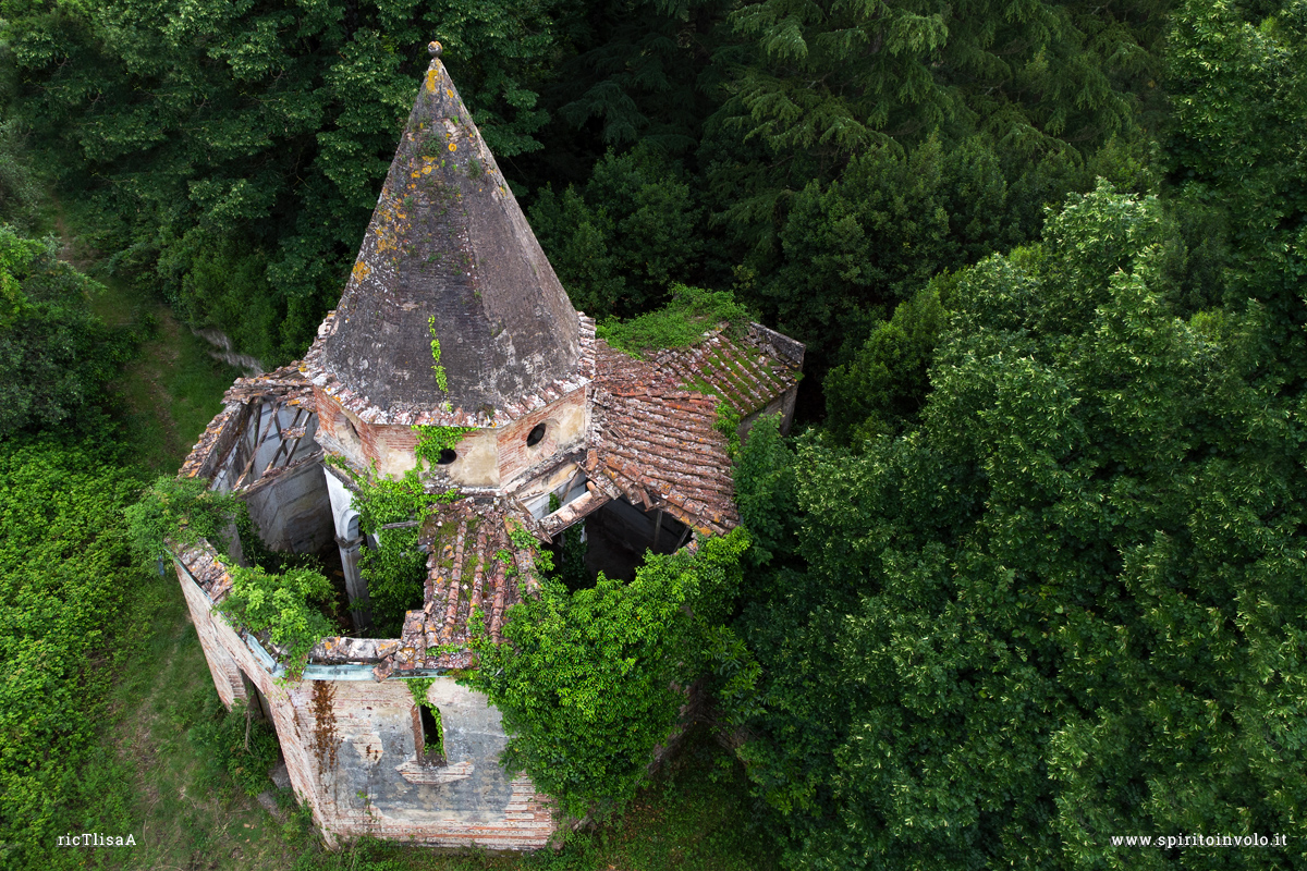 Foto dal drone della Chiesa Ottagonale abbandonata