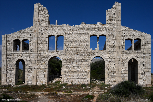 Facciata della Fornace Penna in Sicilia