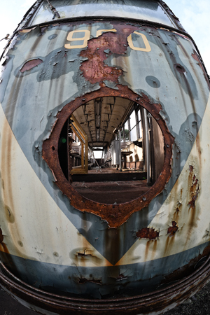 Frontale di un tram abbandonato