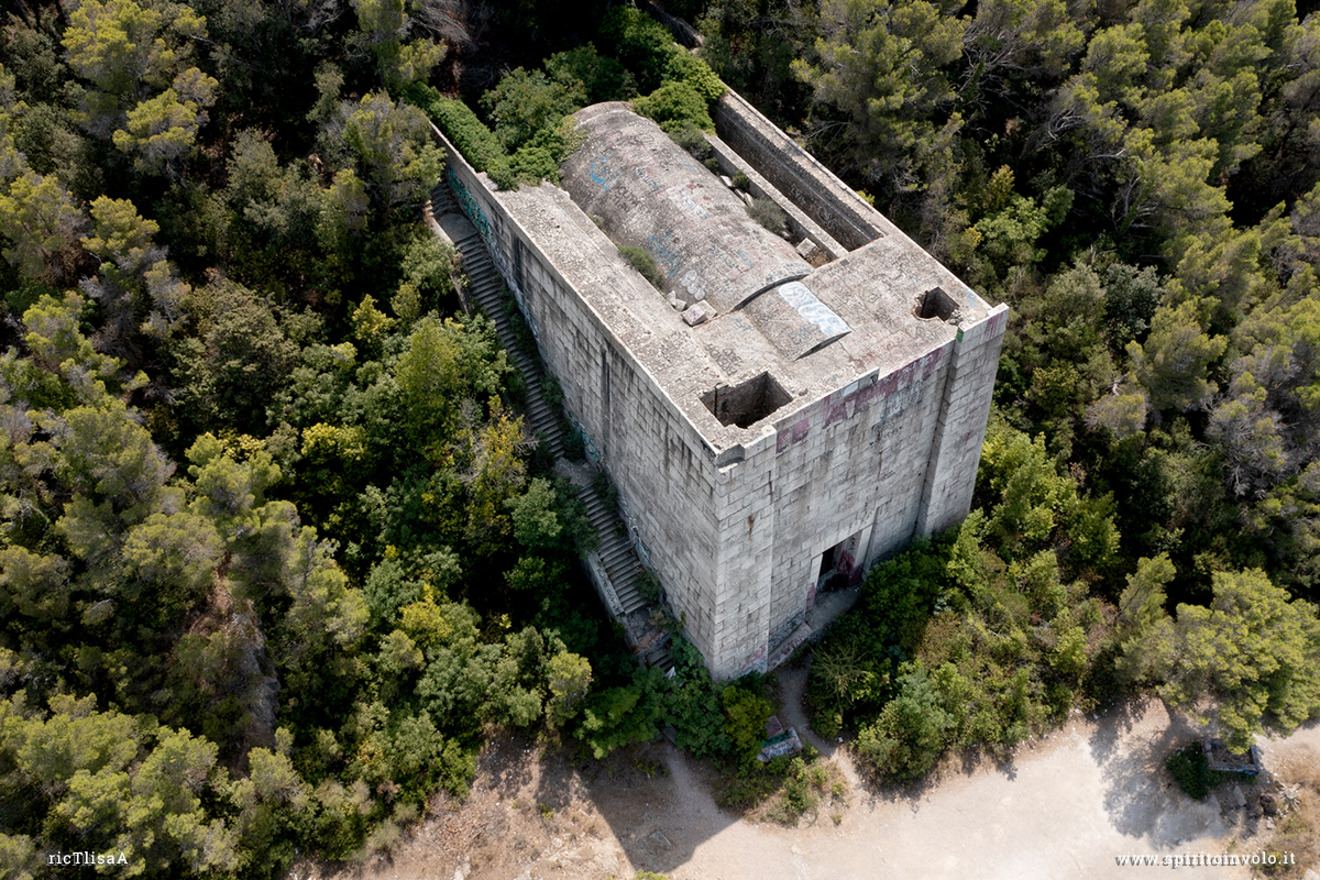 Foto dal drone del mausoleo o Monumento a Ciano a Livorno