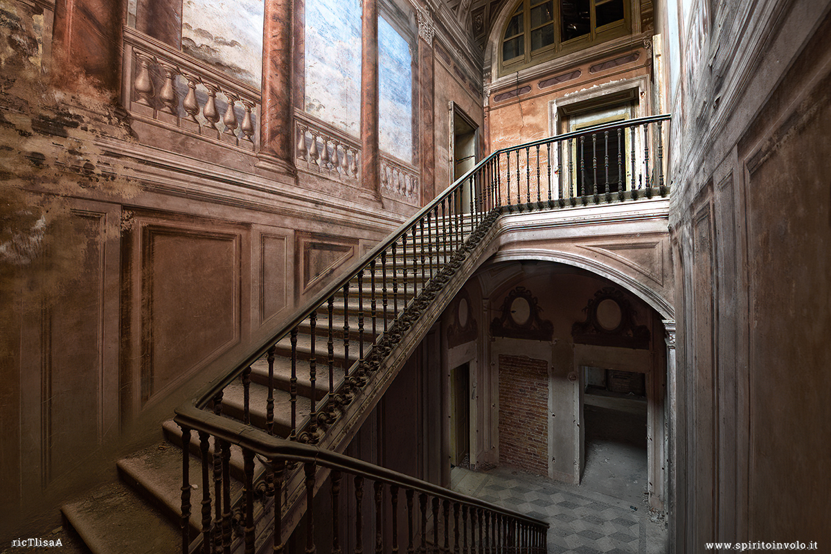 Foto degli interni del palazzo dei Conti Morra in Piemonte