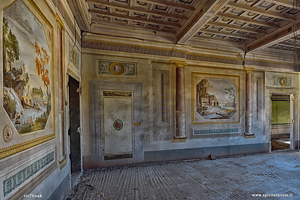 Foto di un salone del Palazzo della contessa in Toscana
