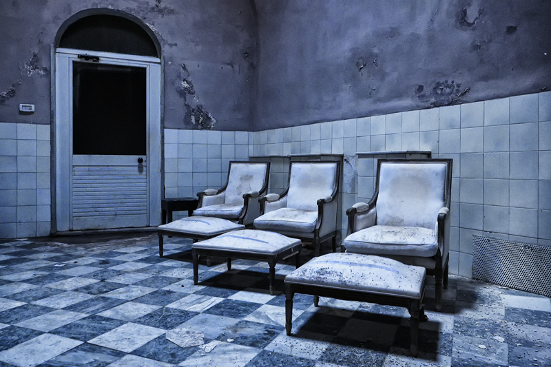 Poltrone relax nelle Terme abbandonate