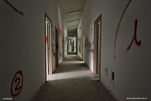 Corridoio con porte delle Terme delle Galleraie