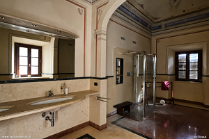 Bagno moderno della villa del tricolore