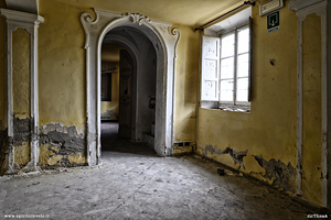 Porta e finestra nella villa dei contrasti