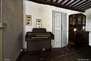 Pianoforte dentro una Villa abbandonata